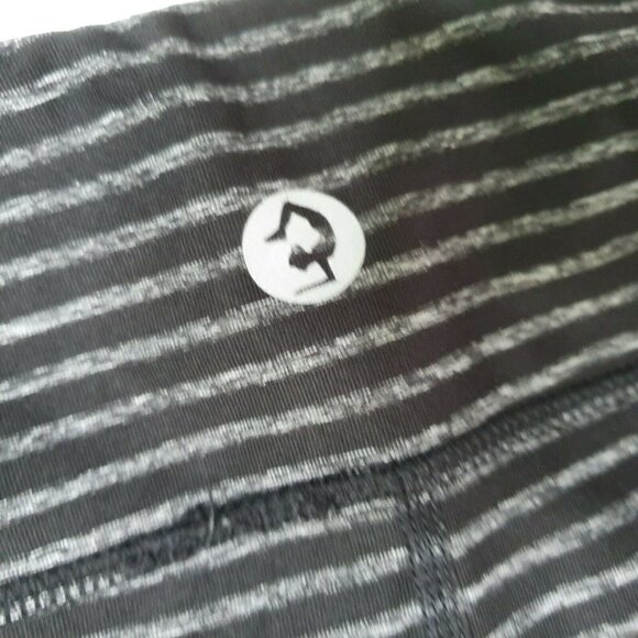 Scorpio Sol Womens Large Gray Stripe Capri Pants - Picture 5 of 5